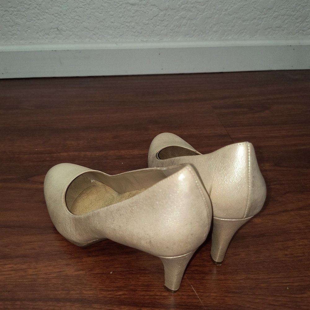Cream Heels - Picture 3 of 3